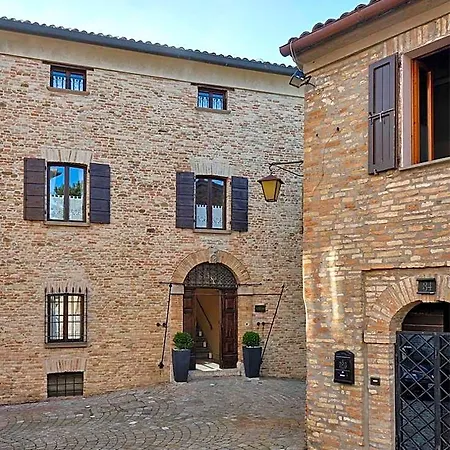 Hotel Palazzo Viviani - Castello Di Montegridolfo 4*