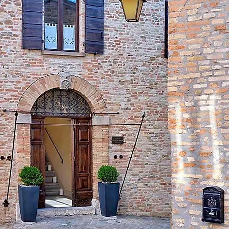 Palazzo Viviani - Castello Di Montegridolfo Hotel