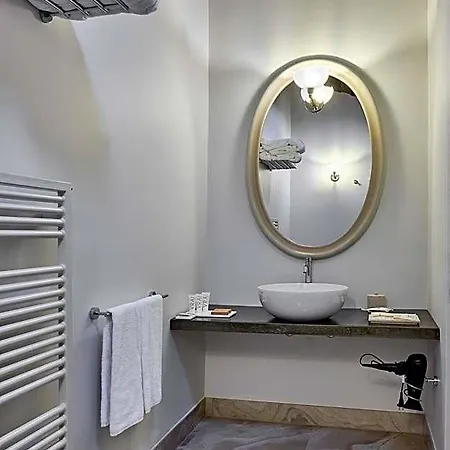 Hotel Palazzo Viviani - Castello Di Montegridolfo